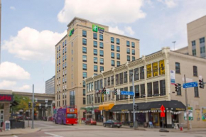 Гостиница Holiday Inn Express & Suites Pittsburgh North Shore, an IHG Hotel  Питтсбург
